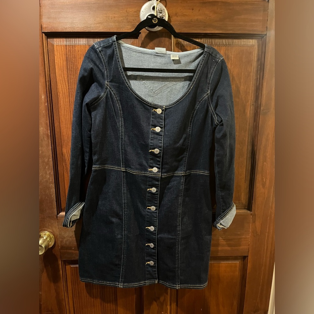 Dark navy denim dress 
Levi 
Size medium